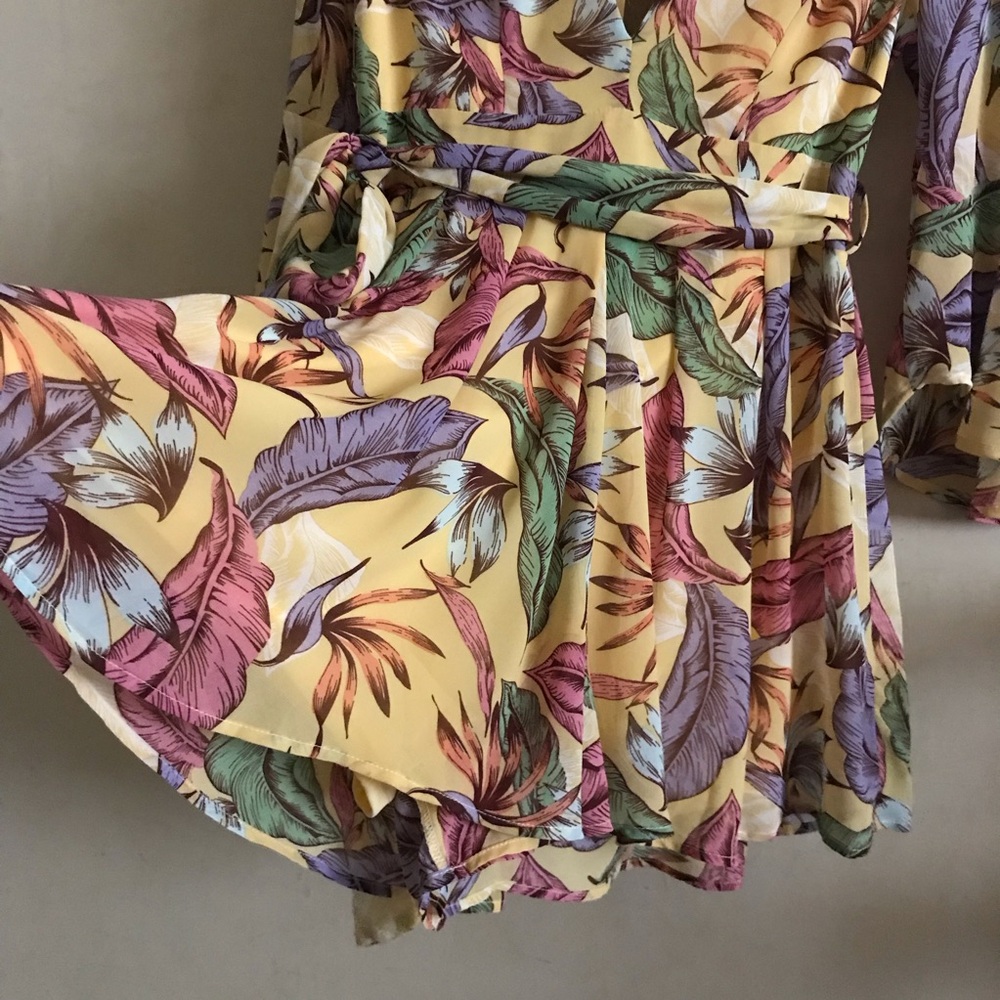 Gorgeous Floral Wrap Romper with Sash NWOT - Picture 4 of 7
